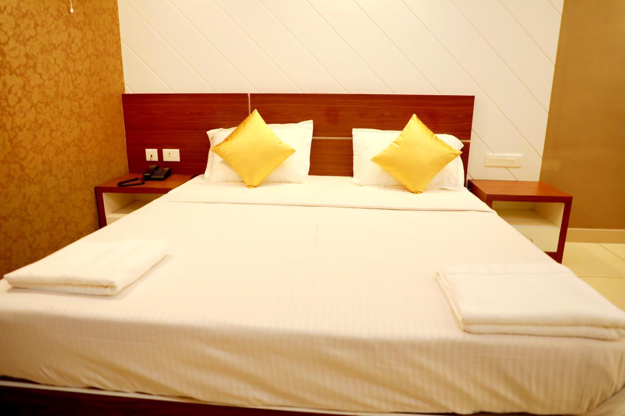 Wayanad Royal Crown Hotel Kalpatta Exterior foto