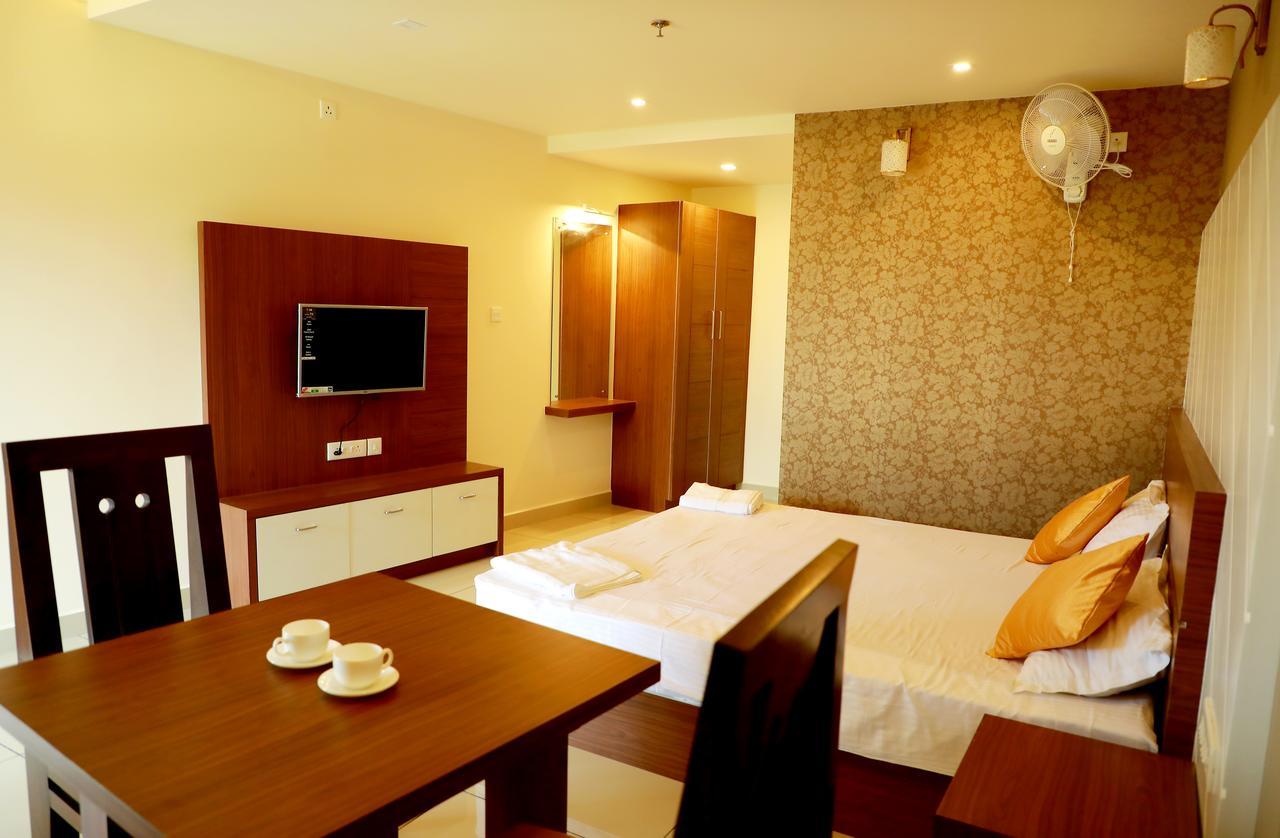 Wayanad Royal Crown Hotel Kalpatta Exterior foto