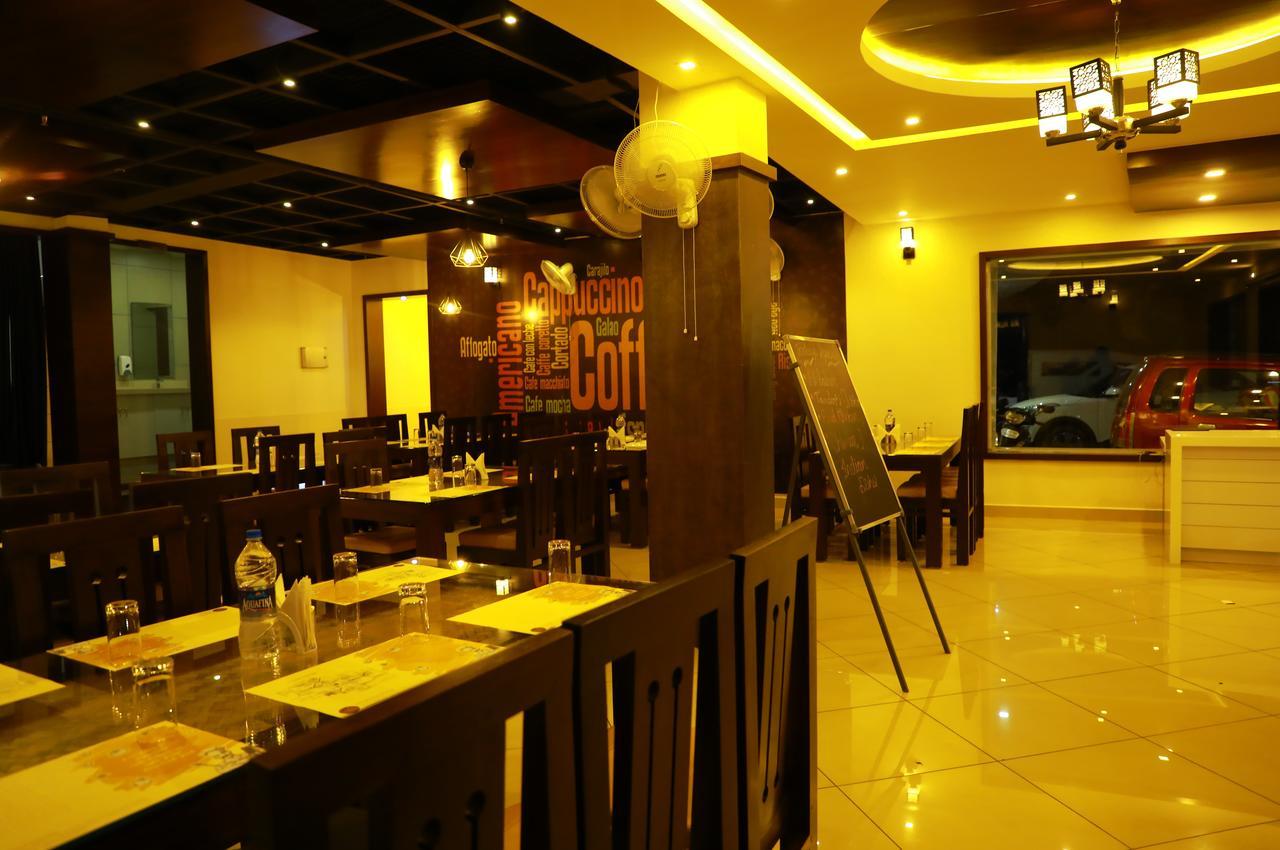 Wayanad Royal Crown Hotel Kalpatta Exterior foto