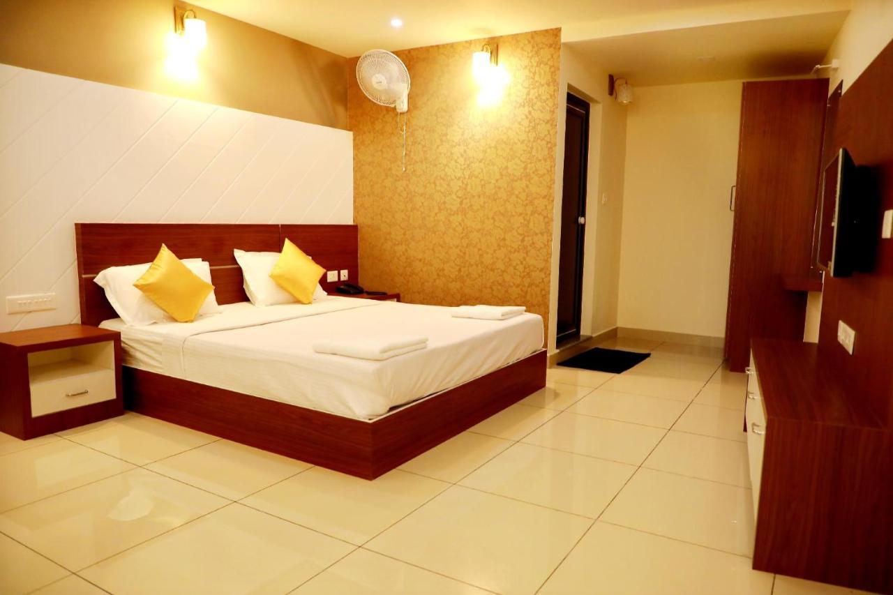 Wayanad Royal Crown Hotel Kalpatta Exterior foto