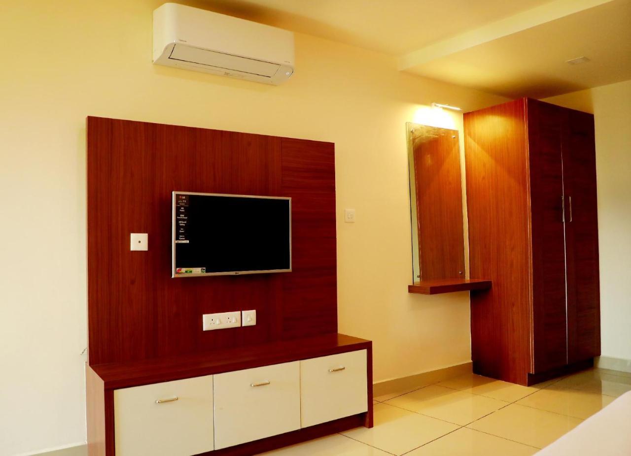 Wayanad Royal Crown Hotel Kalpatta Exterior foto